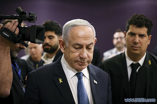 △2024年12月，内塔尼亚胡出席庭审